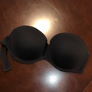 Black strapless bra